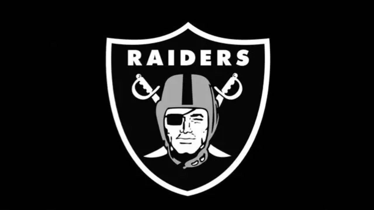 Raiders news: Las Vegas signs tight end Austin Hooper - Silver And