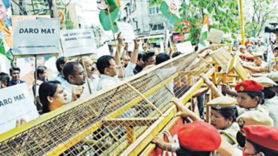 Congress rally in support of Rahul stalled by police in Guwahati