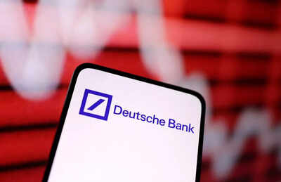 Deutsche Bank shares plunge, default insurance hits four-year high