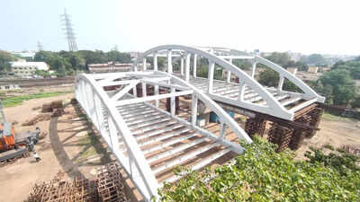 Dayanidhi Maran urges Railways to expedite Elephant Gate bridge work