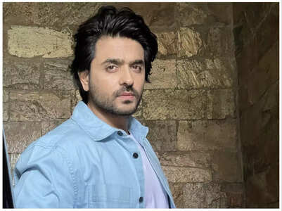 I enjoy being an actor-writer: Aashiesh