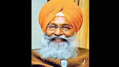 Crackdown on Amritpal Singh: Dhindsa-led delegation meets guv, accuses Punjab govt of implicating Sikh youth in false cases