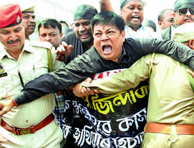 Cong takes out march to ‘save democracy’