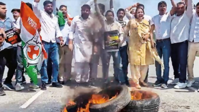 Youth Congress hits Delhi-Gurgaon expressway to protest Rahul Gandhi Lok Sabha disqualification, 4 detained