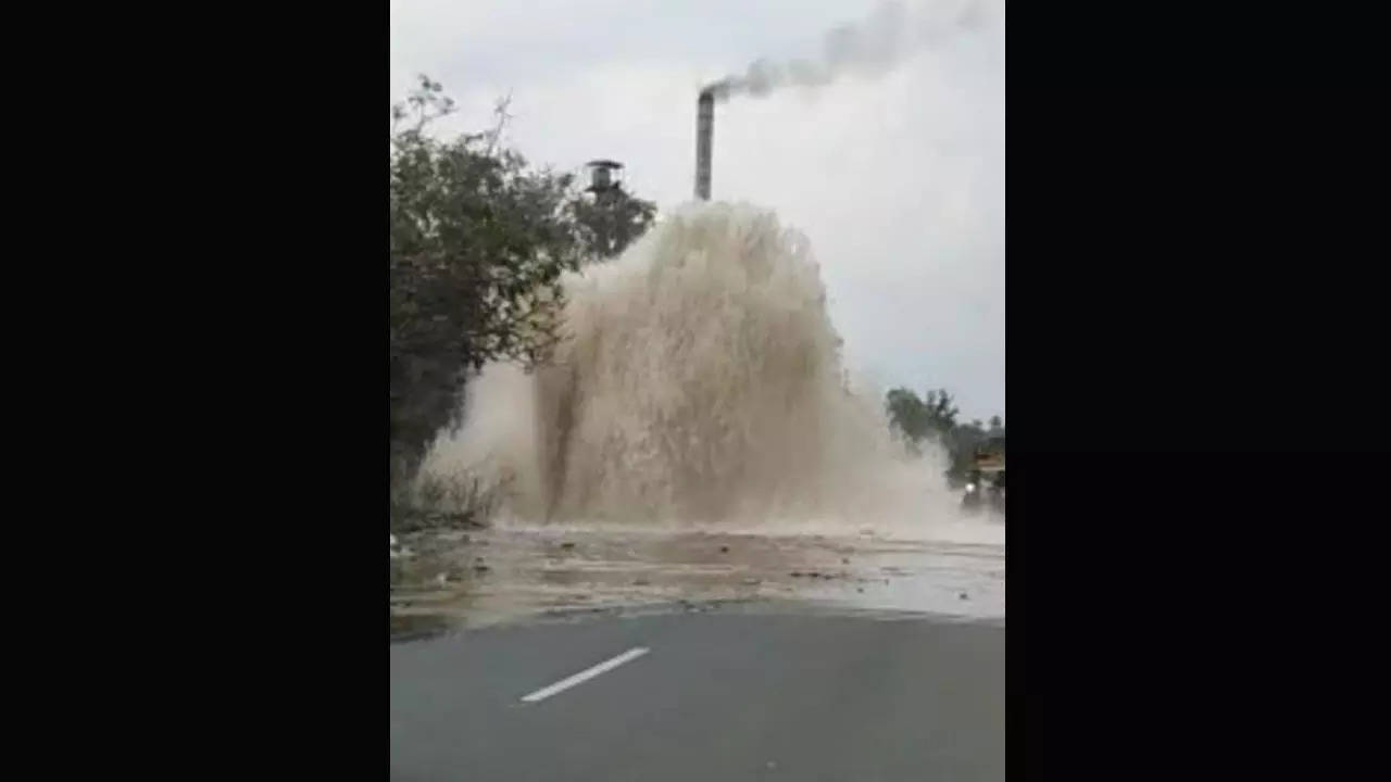 Kerala: Water pipe bursts in Warangal village, creates delightful