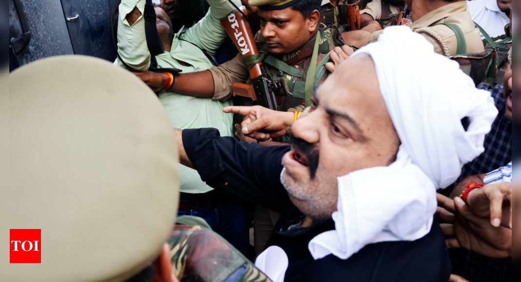 Atiq:  UP police take mafia-turned-politician Atiq Ahmed to Prayagraj from Gujarat’s Sabarmati jail amid high security | India News – Times of India