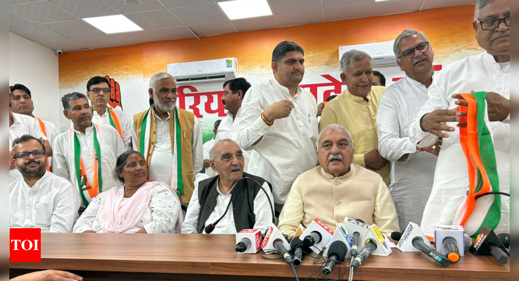 56 Leaders, Including 3 Former MLAs, Join Congress After Leaving BJP ...