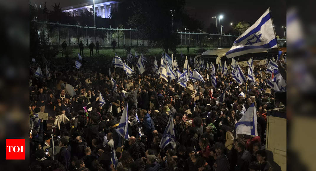 Netanyahu: Mass Protests Erupt In Israel After PM Benjamin Netanyahu ...