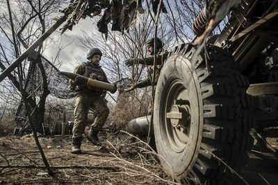 Ukraine war: Nato slams Putin rhetoric on tactical nukes in Belarus