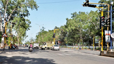 New signals set up in front of old lights, motorists vexed in Nashik