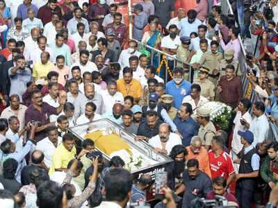 Innocent laid to rest with full state honours | Malayalam Movie News ...