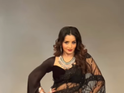 A look at Monalisa's hottest saree collection