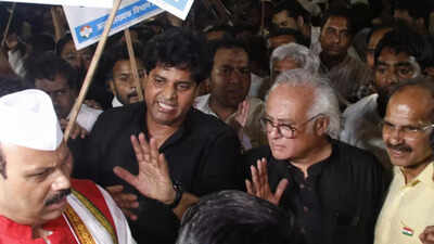 Rahul disqualification: Former CM Rawat, MPs among members detained during Cong march from Red Fort