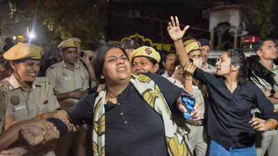 Rahul disqualification: Former CM Rawat, MPs among members detained during Cong march from Red Fort