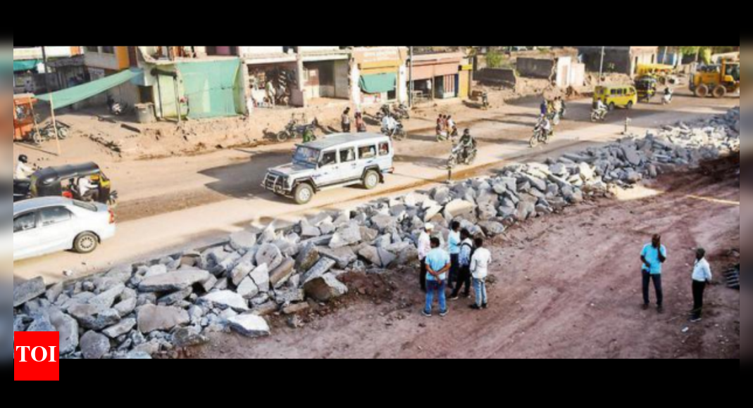 Ajanta Harsul Property Owners Block Work On Road Leading To Ajanta