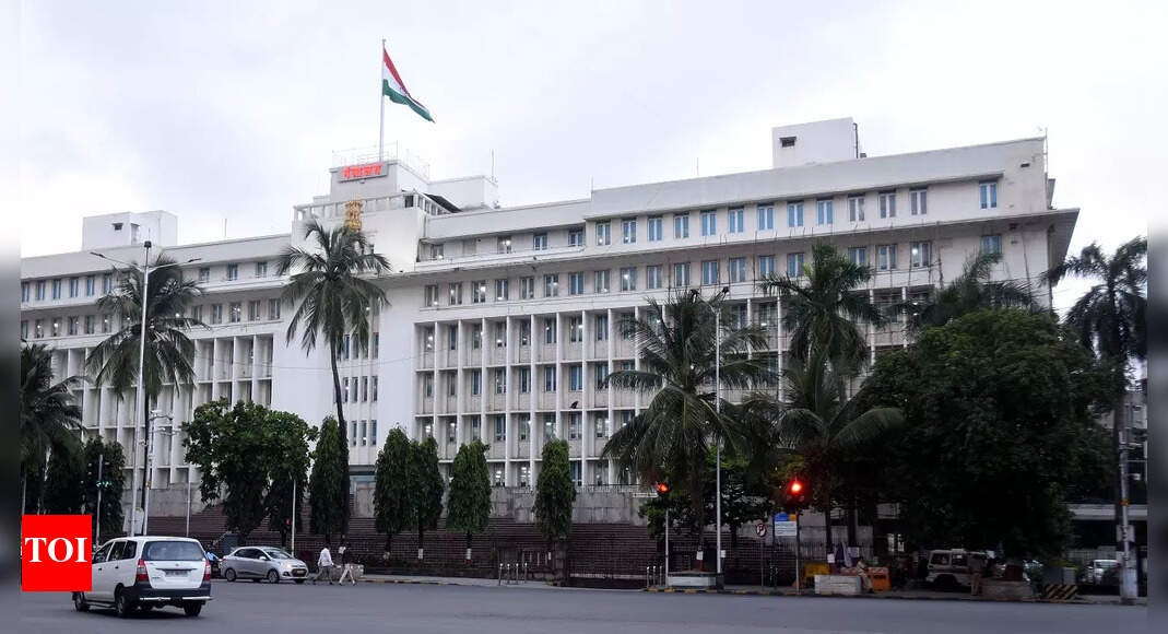 Mumbai 3 suicide bids at Mantralaya in a day, woman dies Mumbai News