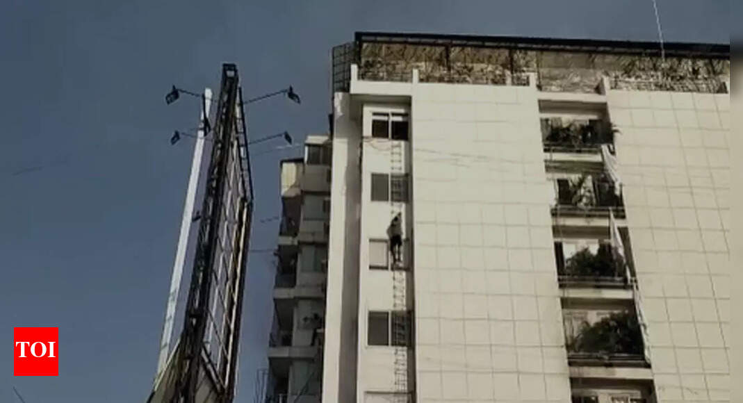 Papaya Tree Hotel Fire Narrow escape for 35 guests as fire breaks out