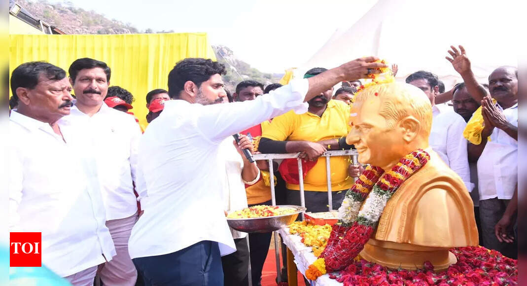 नारा लोकेश ने आंध्र प्रदेश में पेट्रोल और डीजल की कीमतों को कम करने का वादा किया |  अमरावती समाचार – टाइम्स ऑफ इंडिया