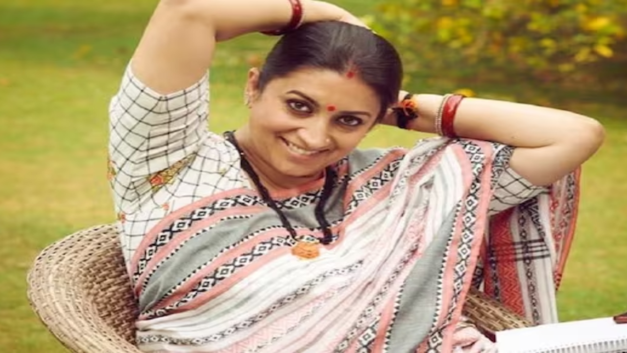 Smriti Irani opens up about her parent's separation, says, It took me 40  years to say that my parents got separated - Times of India