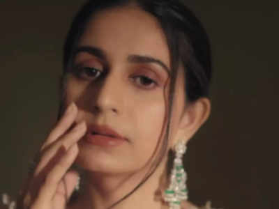 Kinjal Dave Sax - Kinjal Dave pulls her look with grace in the latest video! | Gujarati Movie  News - Times of India