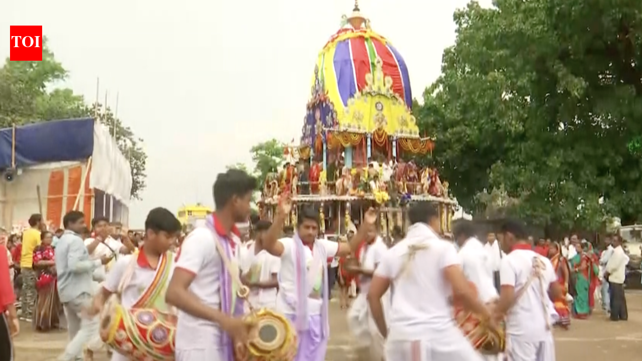 Ram Navami: Devotees participate in ‘Rukuna Rath Yatra’ of Lord ...