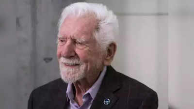 Martin Cooper, father of the cell phone, uses this smartphone