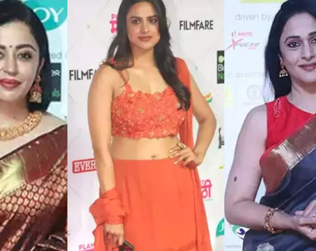 
Planet Marathi Presents Filmfare Awards Marathi 2022: Ashwini Bhave, Neha Pendse walk the red carpet
