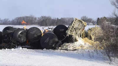 Minnesota derailment spills ethanol, prompts evacuations