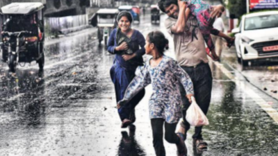 Delhi Weather: Orange Alert For Delhi As Rain And Hailstorm Likely ...