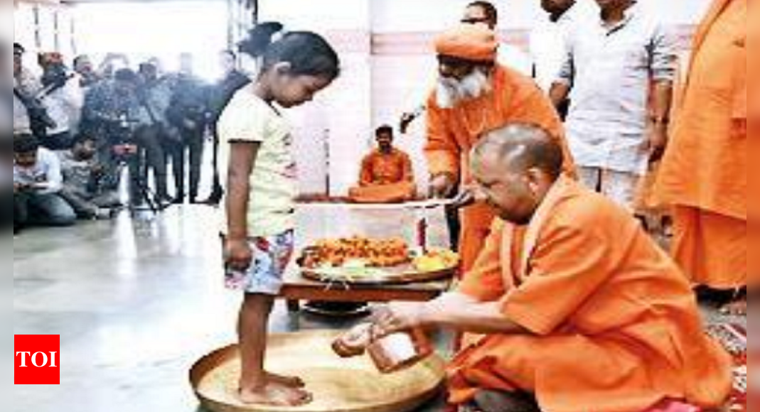 Cm Yogi Adityanath Performs Kanya Pujan In Gorakhpur Lucknow News Times Of India 