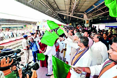 ‘Record 450km of railway line completed in state in 2022-23’