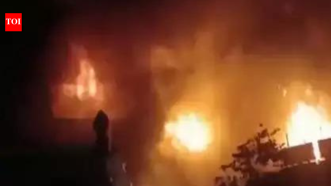 UP: Fire breaks out in Bansmandi area of Kanpur, no casualties reported