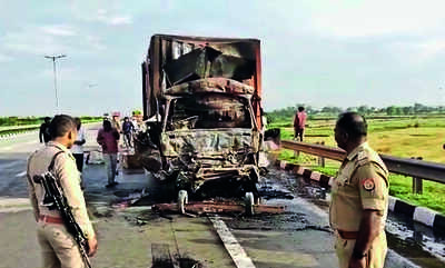 Truck goes up in flames after EPE crash, 30-yr-old driver dies