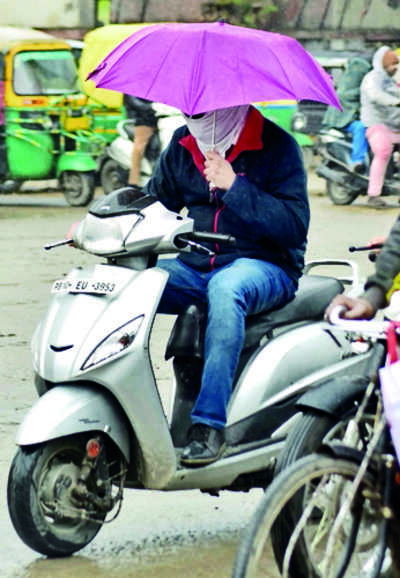 Rain brings in cool relief amid hot March days in Ludhiana