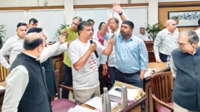 MSU senate apologizes to gold medalists, Baroda royal family