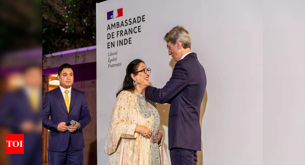 Kiran Nadar décerne la plus haute distinction civile française |  Événements de films d’actualité
