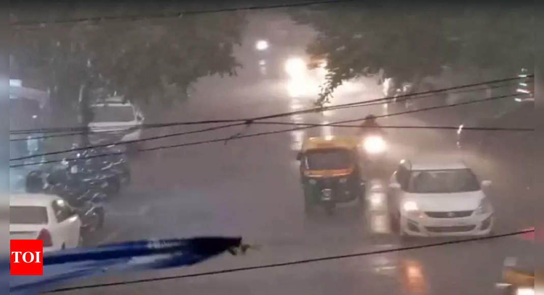 Parts of Delhi witness heavy rain, air quality 'moderate' | Delhi News ...