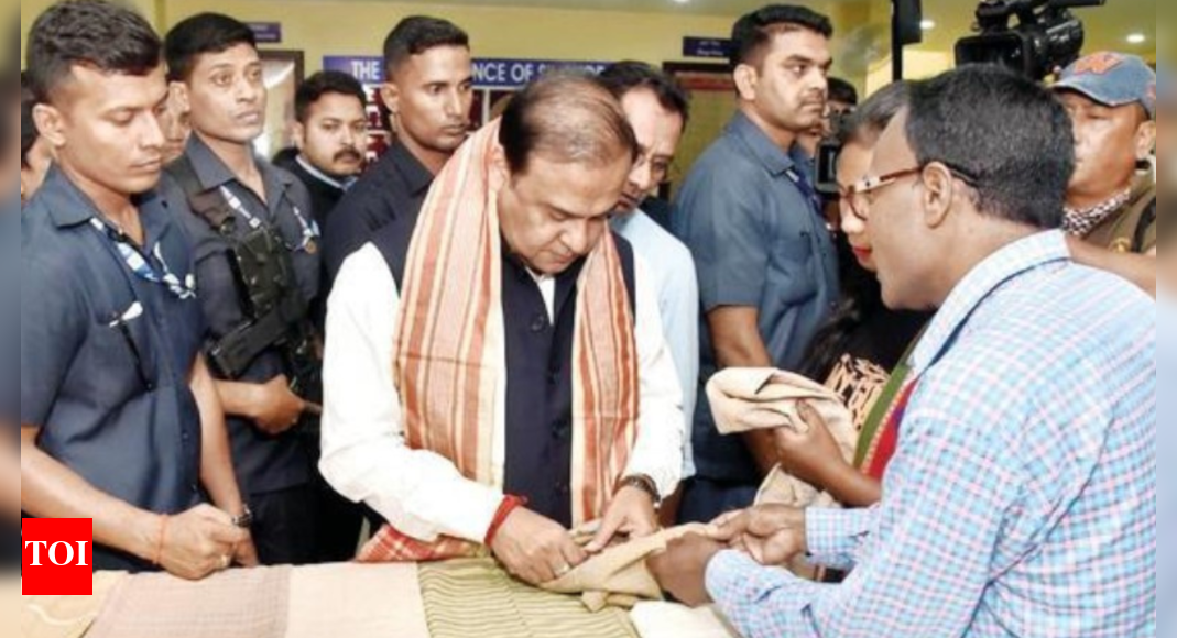 सीएम ने सिल्क आइटम्स, हैंडलूम गामोसा के विविधीकरण पर बल दिया |  गुवाहाटी समाचार – टाइम्स ऑफ इंडिया