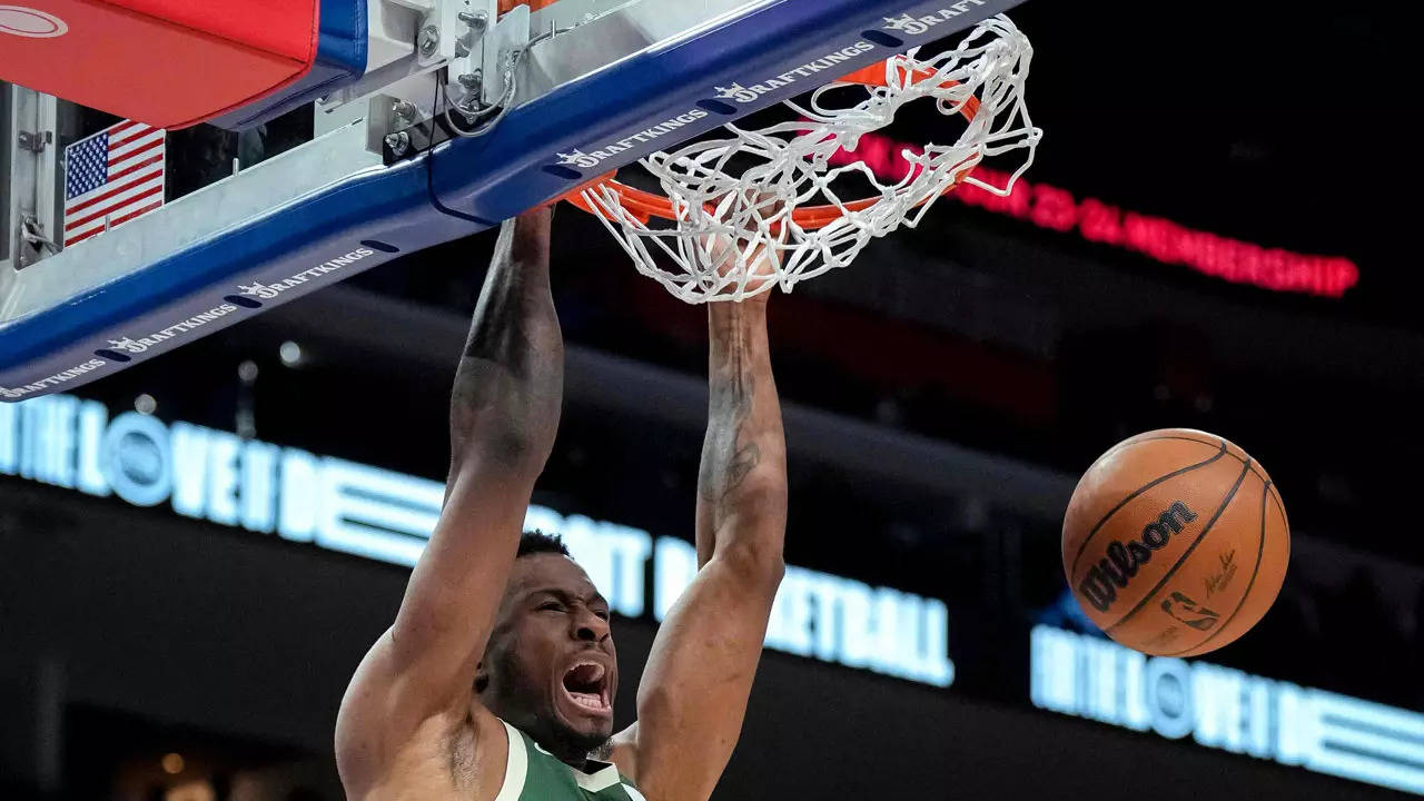 Bucks' Thanasis Antetokounmpo ejected after headbutting Celtics