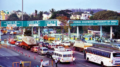 Excess, wrong FASTag deductions hassle road users at Vanagaram toll