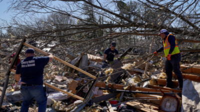 Violent US storms kill at least 32 people