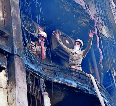 Anwarganj mkt fire refuses to die, losses estimated at ₹2,200cr