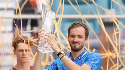 Daniil Medvedev beats Jannik Sinner for first Miami Open title