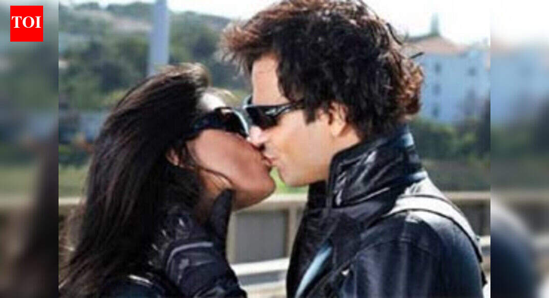 Vivek Oberoi and Aruna's super hot kiss