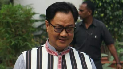 Rijiju slams Cong leaders' move to accompany Rahul to court, Kharge says it's symbol of support