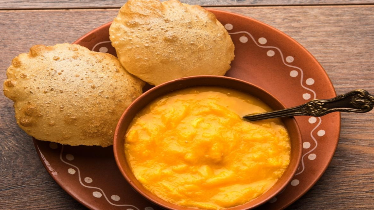 Aamras-Puri: Why are people surprised to see this food combination - Times  of India
