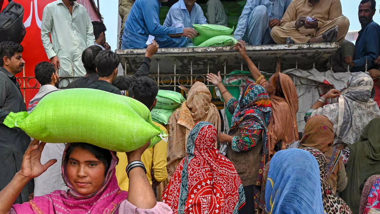 Pakistan's inflation soars to 35.4% in March, highest since 1965 - Times of India