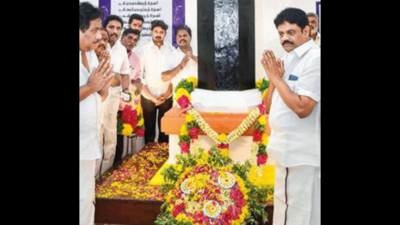 Politicos pay homage to martyrs of Perungamanallur massacre