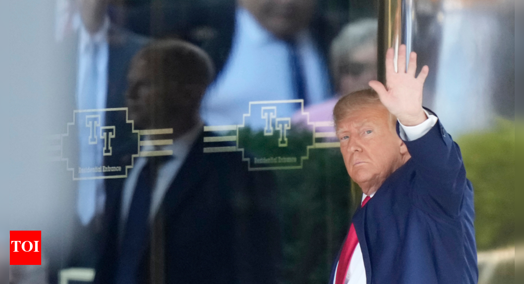 Trump arrives in NY for surrender, opposes TV court coverage