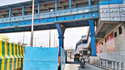 Work begins to remove FOB pillar outside metro station, traffic jams likely for 2 months in Noida